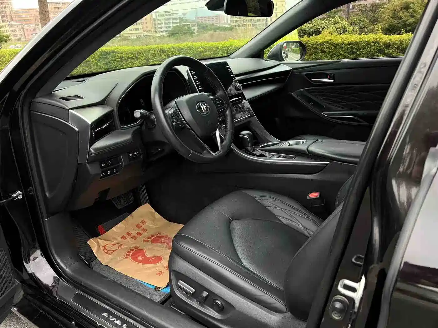 Toyota Avalon 2019 Hybrid 2.5L XLE Premium Edition China V фото 8