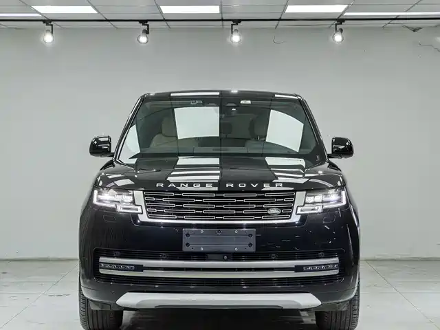 Land Rover Range Rover 2023 3.0 L6 360PS Golden Age Edition — фото 2