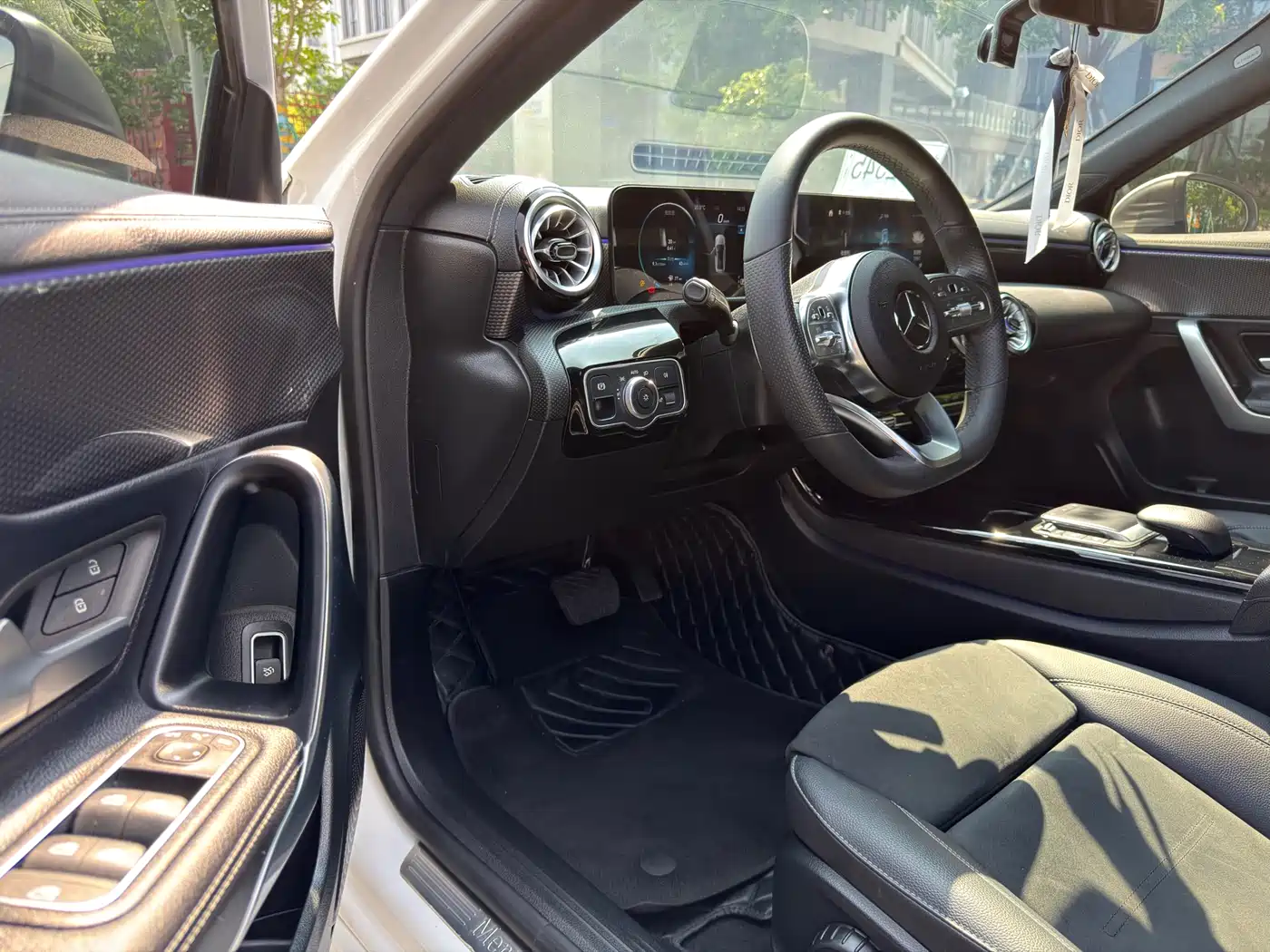 Mercedes-Benz A-Class 2022 Facelift II A 200 L Sport Sedan Fashion фото 4