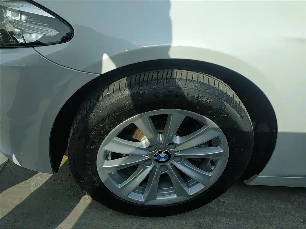 BMW 5 Series 2017 520Li Classic Edition фото 23
