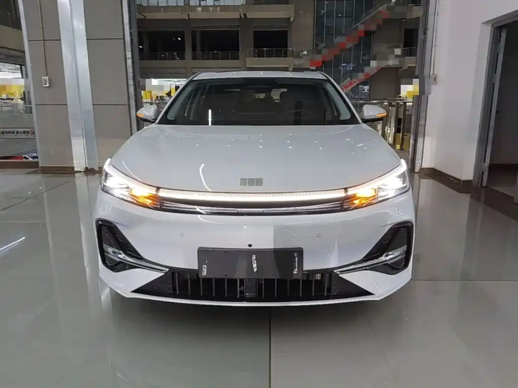 Geely Galaxy Galaxy A7 2025 EM-i фото 3