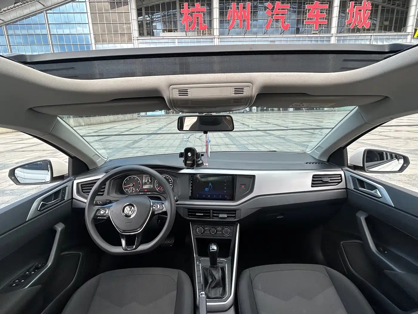 Volkswagen Polo 2019 Plus 1.5L Automatic Panorama Enjoyment Edition фото 5