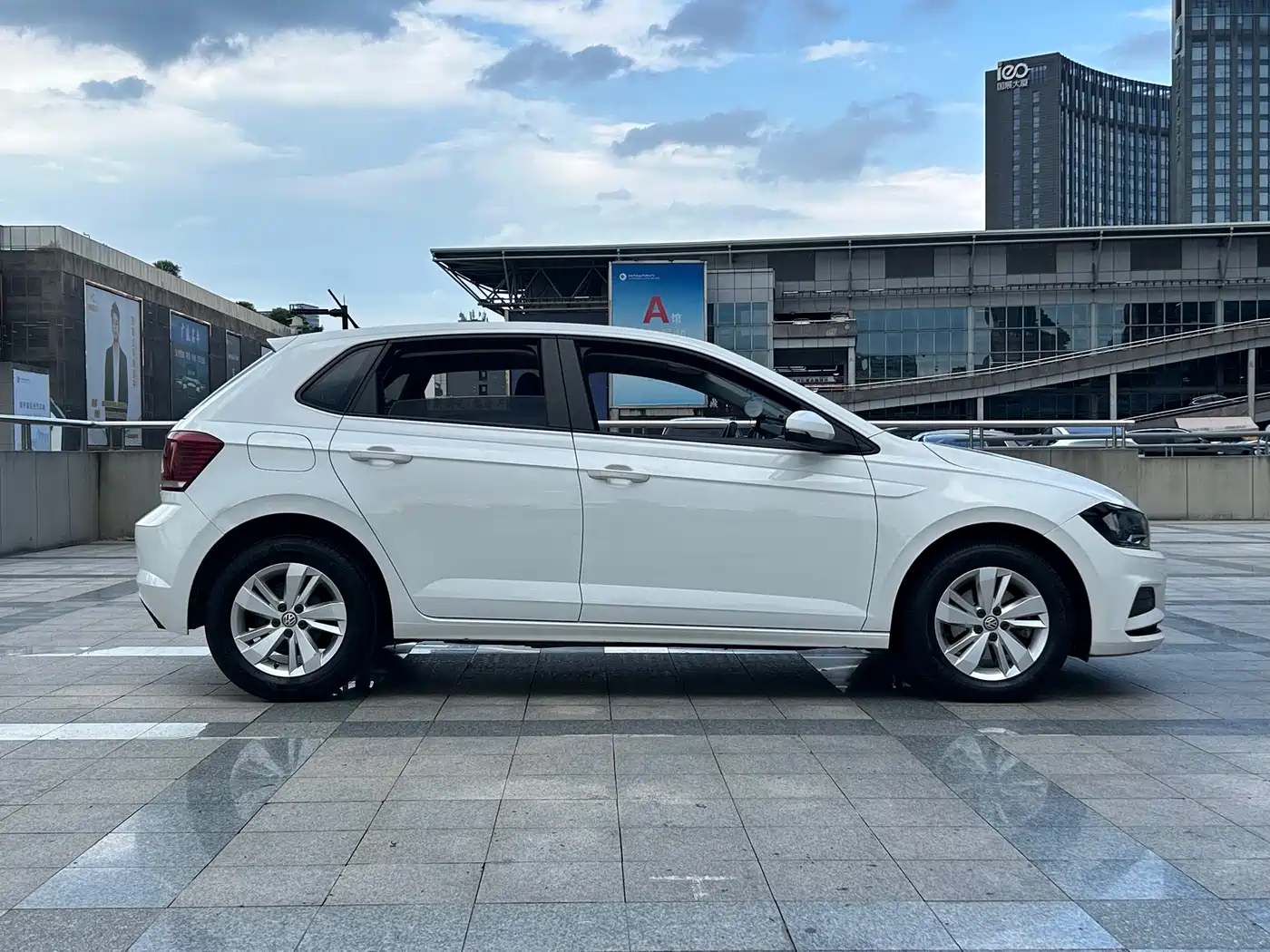 Volkswagen Polo 2019 Plus 1.5L Automatic Panorama Enjoyment Edition фото 10