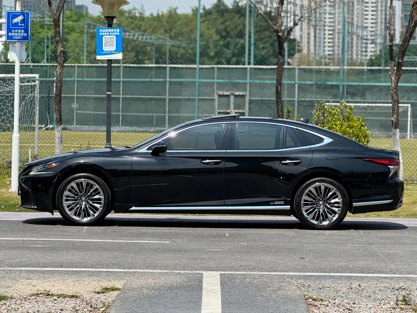 Lexus LS 2018 500h Executive Edition China V фото 3