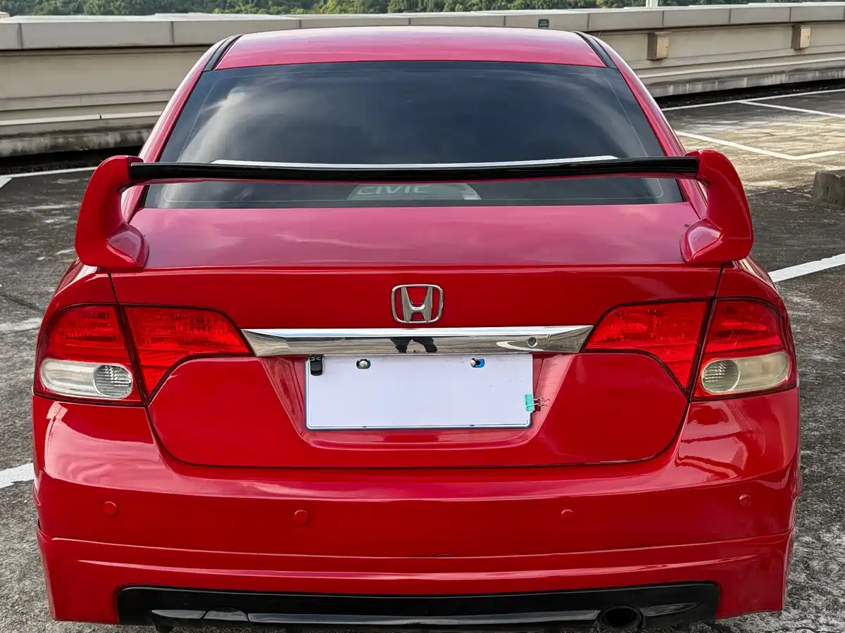 Фото 8 - Honda Civic