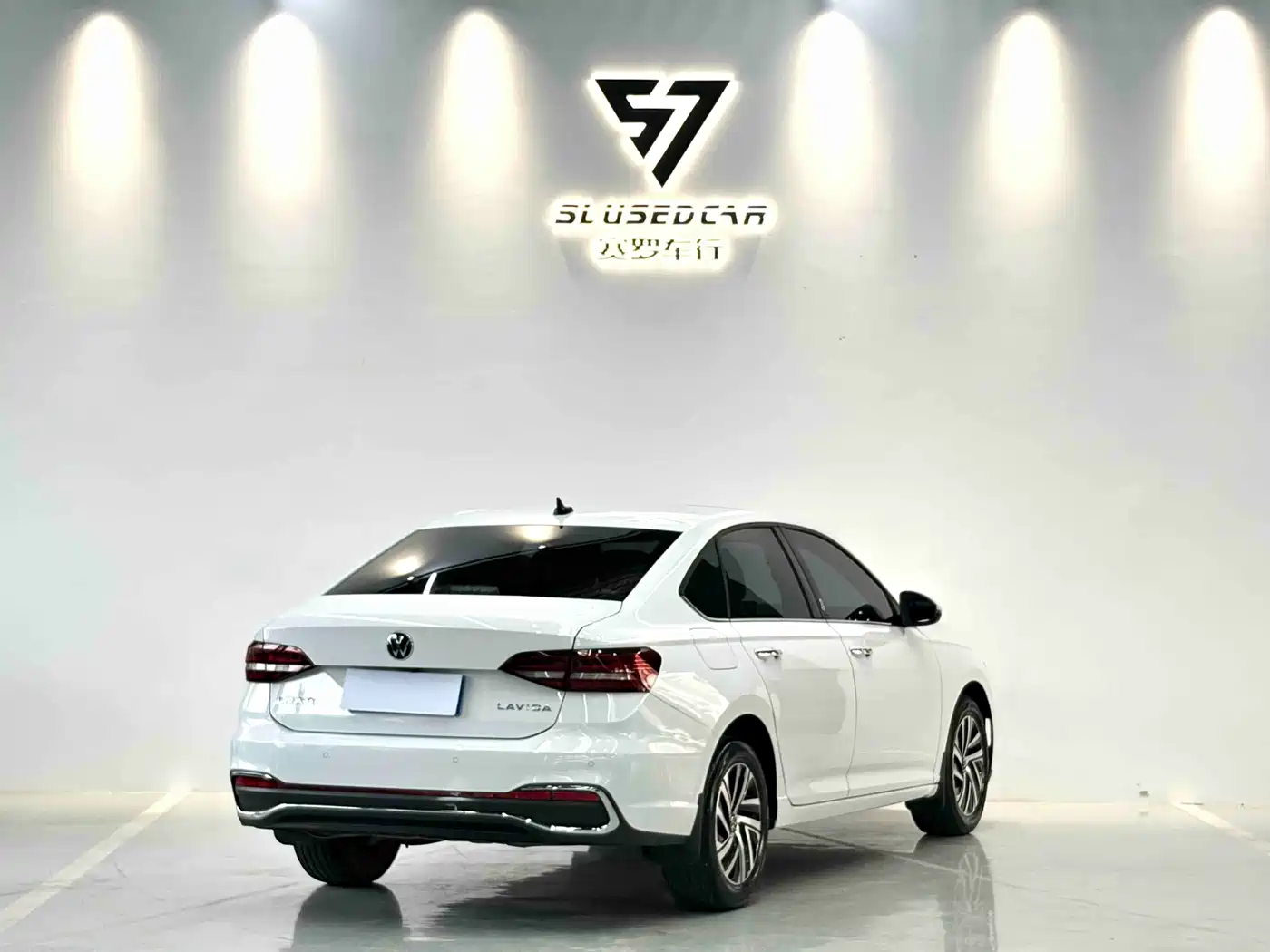 Volkswagen Lavida 2023 1.5L Automatic Starlight 5 Million Edition фото 9