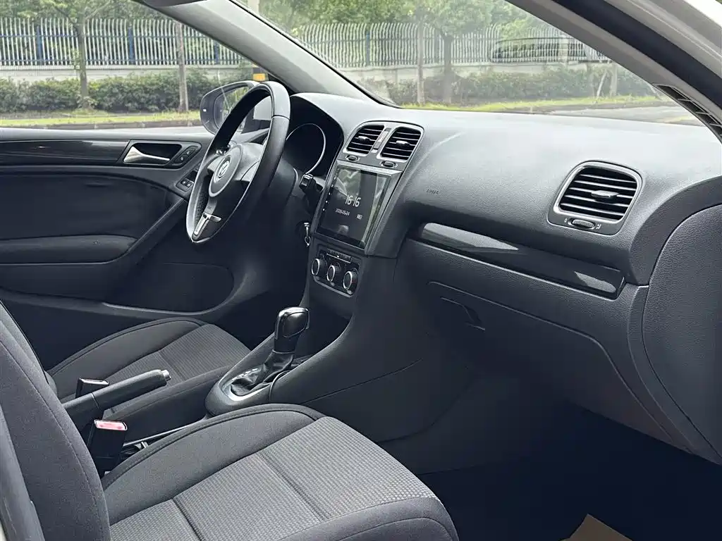 Volkswagen Golf 2012 1.6 Automatic Comfort Type фото 15