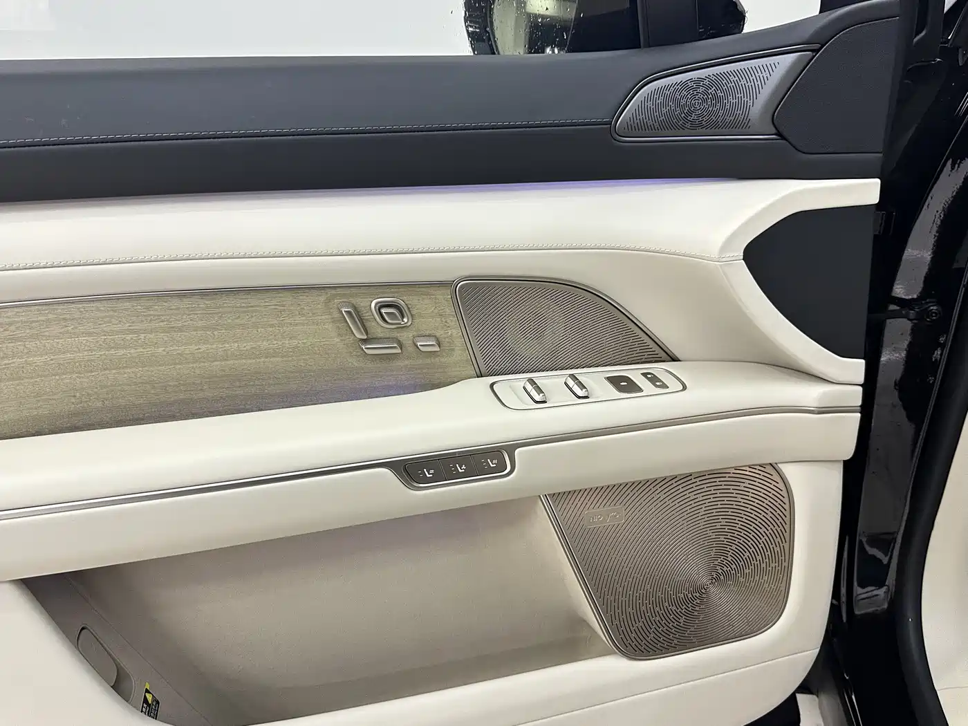 NIO ES8 2026 2025 Model 6-Seat Executive Luxury Edition