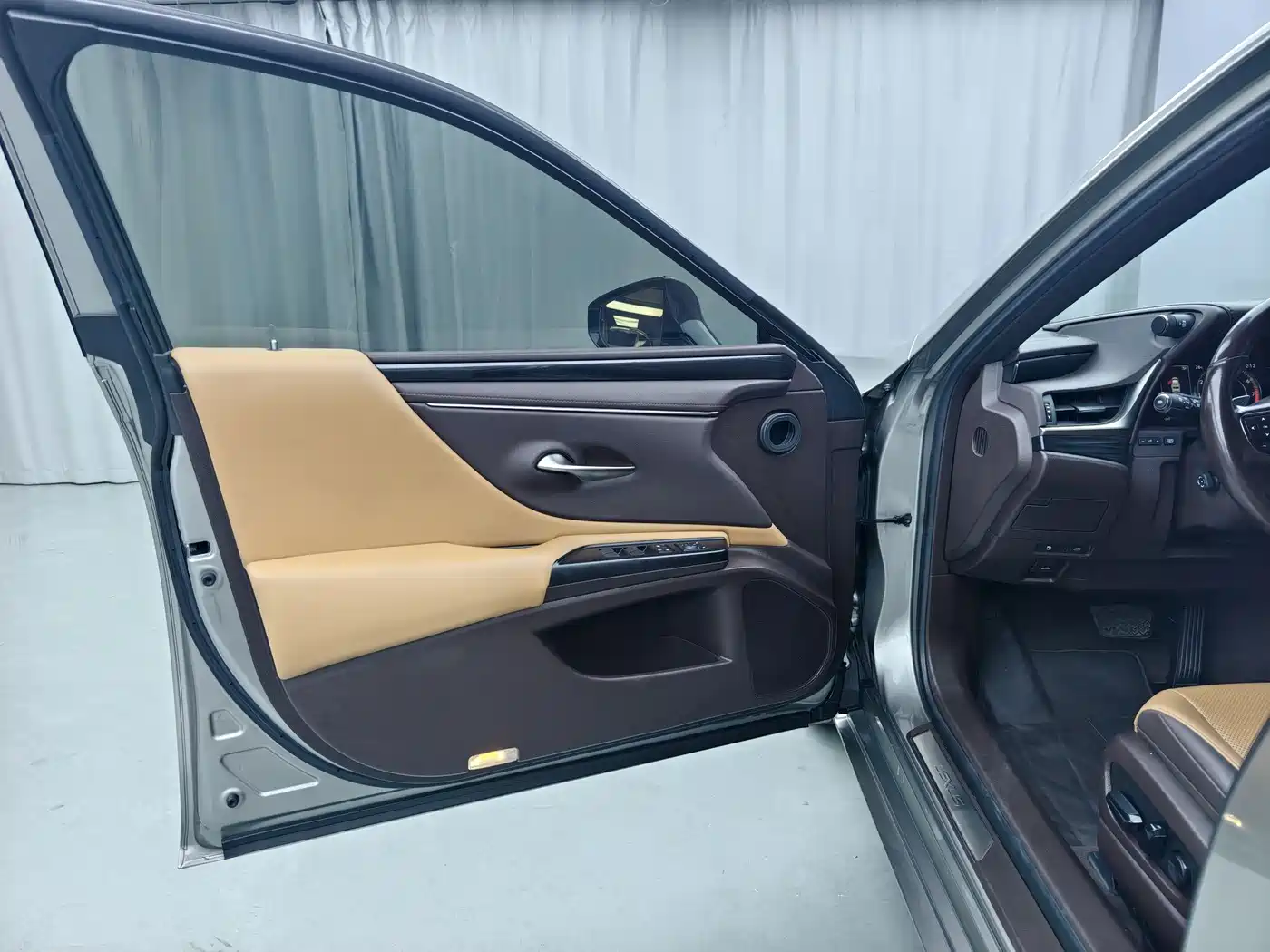 Lexus ES 2020 200 Excellence фото 15