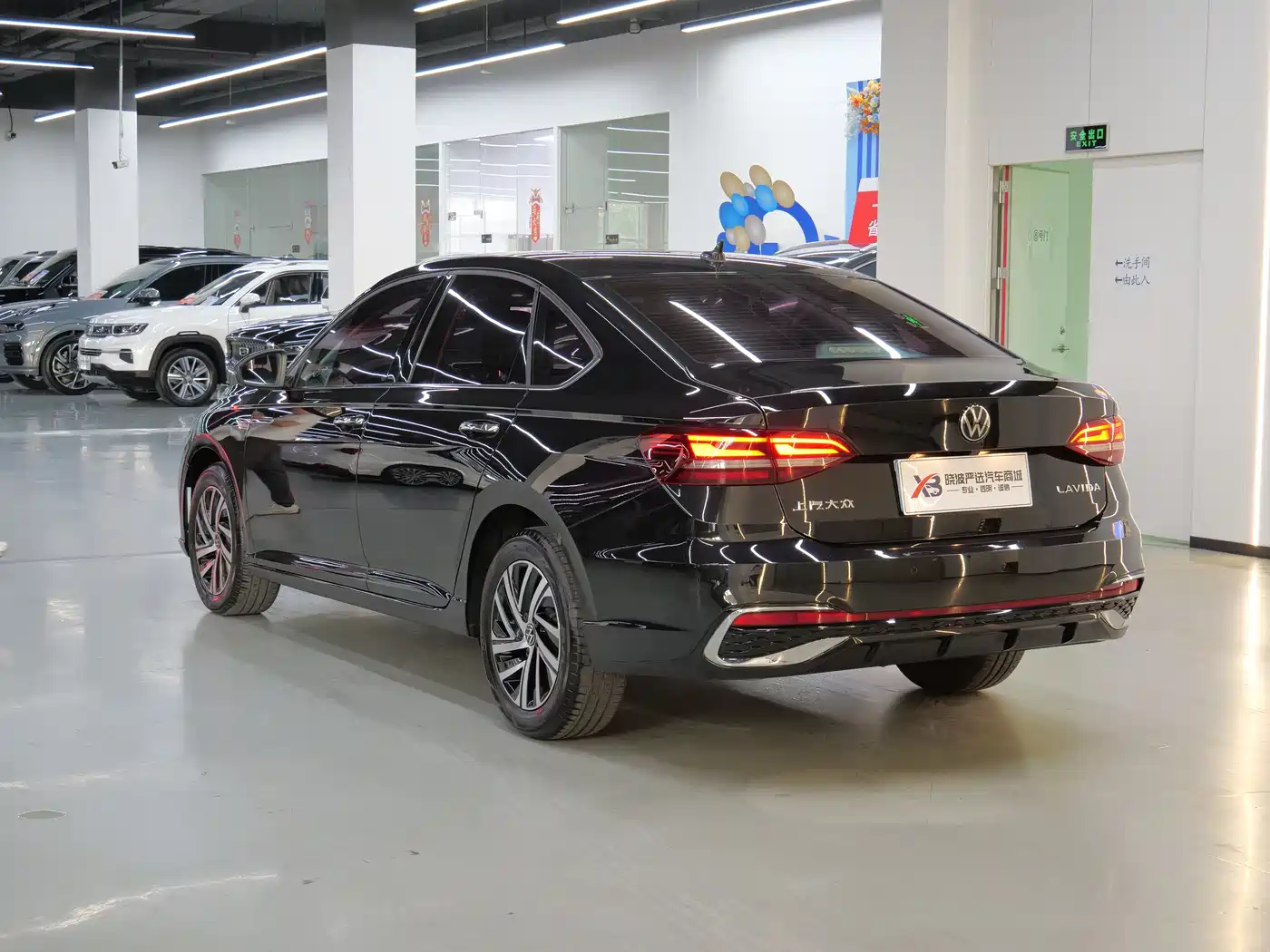 Volkswagen Lavida 2023 Facelift 1.5L Auto Starlight 5 Million Edition фото 5
