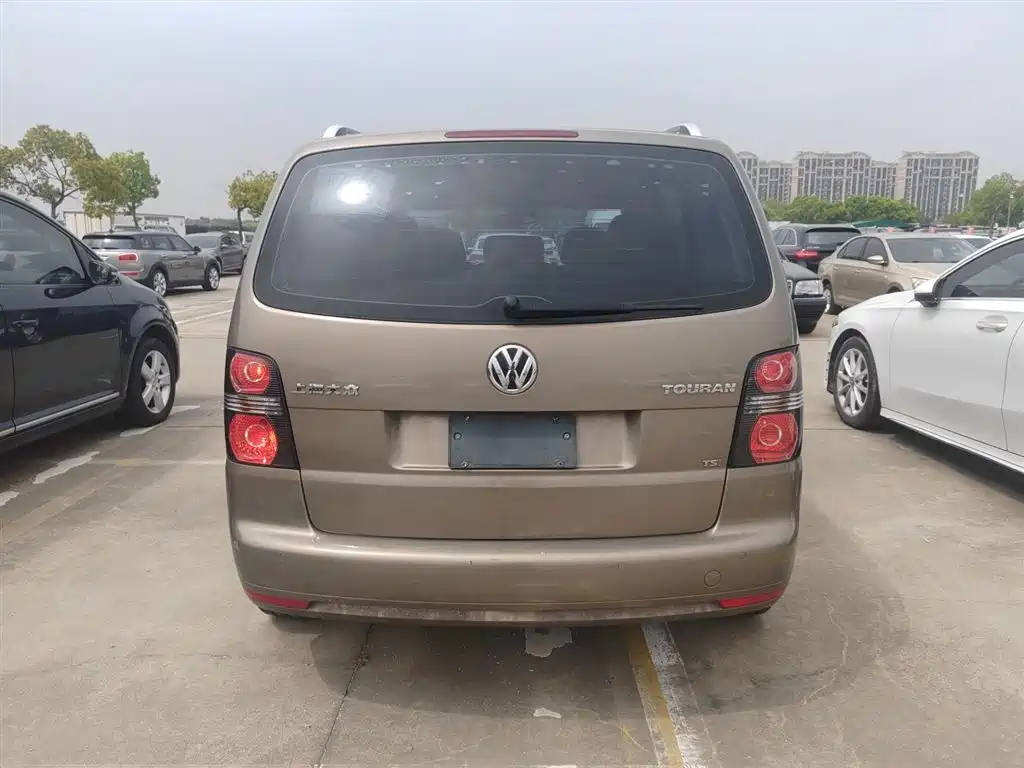 Volkswagen Touran 2015 1.4T DSG Comfort Edition 5-seater фото 4