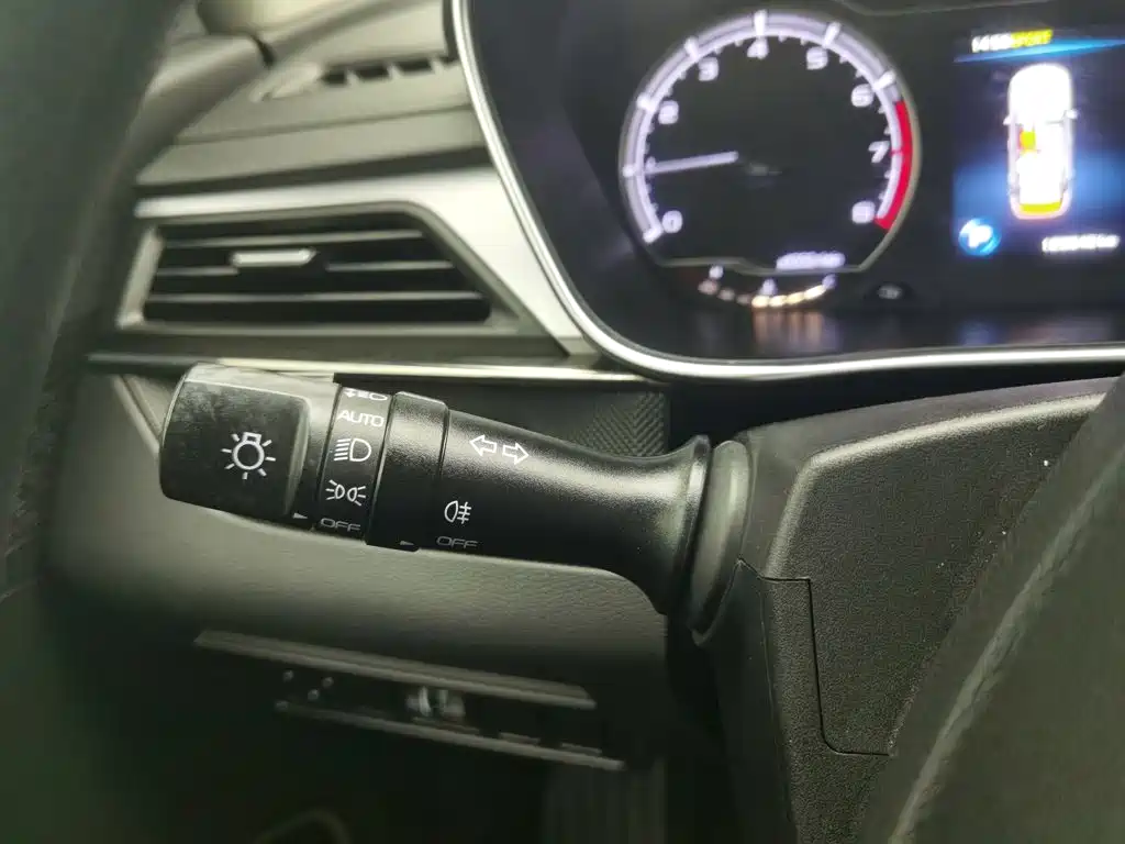 Фото 21 - Geely Binrui