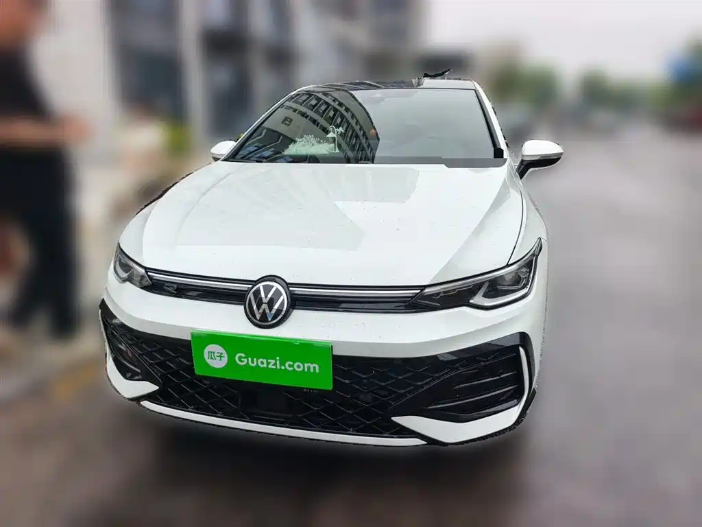 Volkswagen Golf 2025 300TSI R-Line фото 2