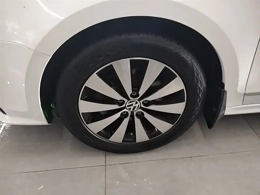 Volkswagen Sagitar 2018 180TSI DSG Premium Edition фото 23