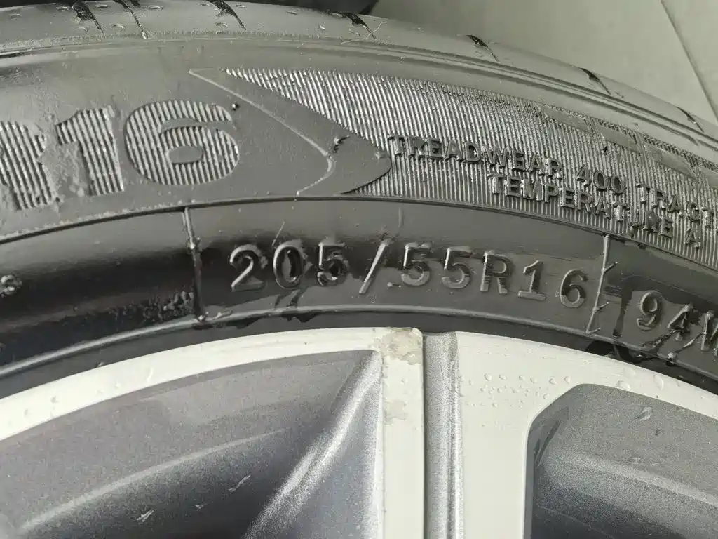 Фото 24 - Geely Binrui