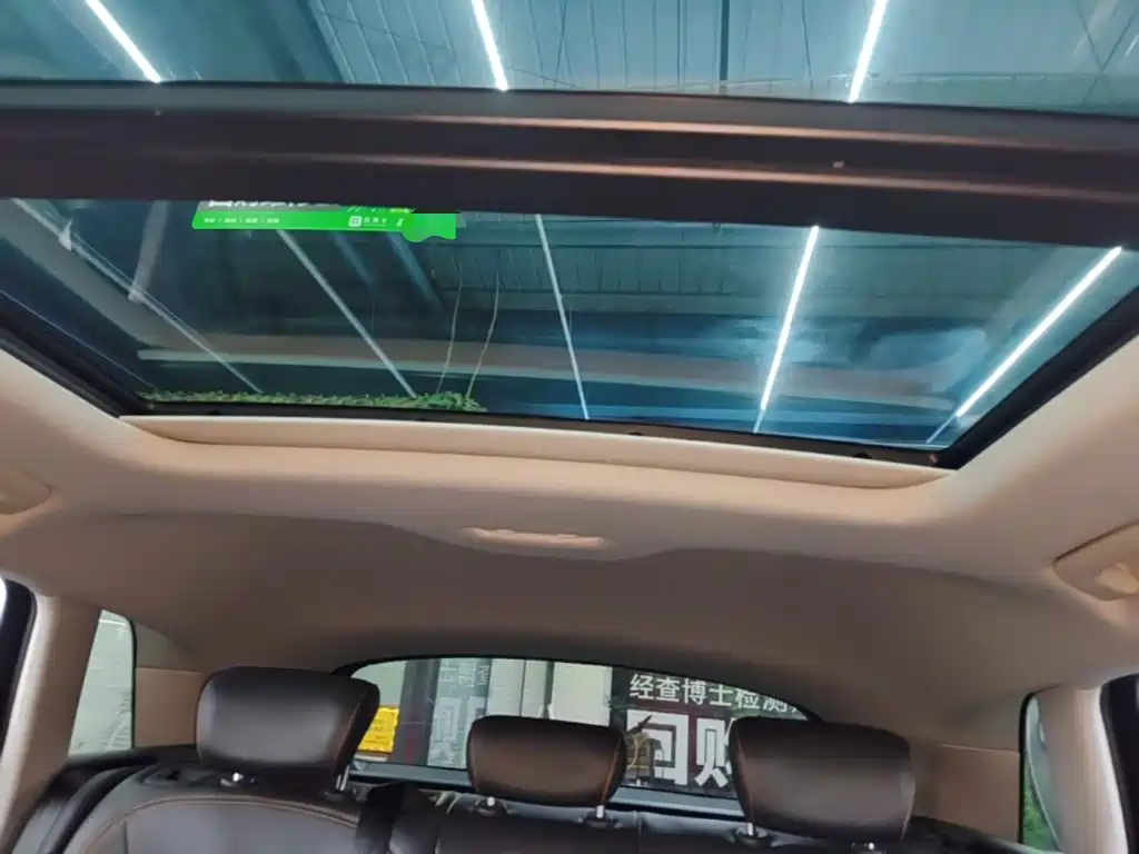 Photo 18 - Audi e-tron