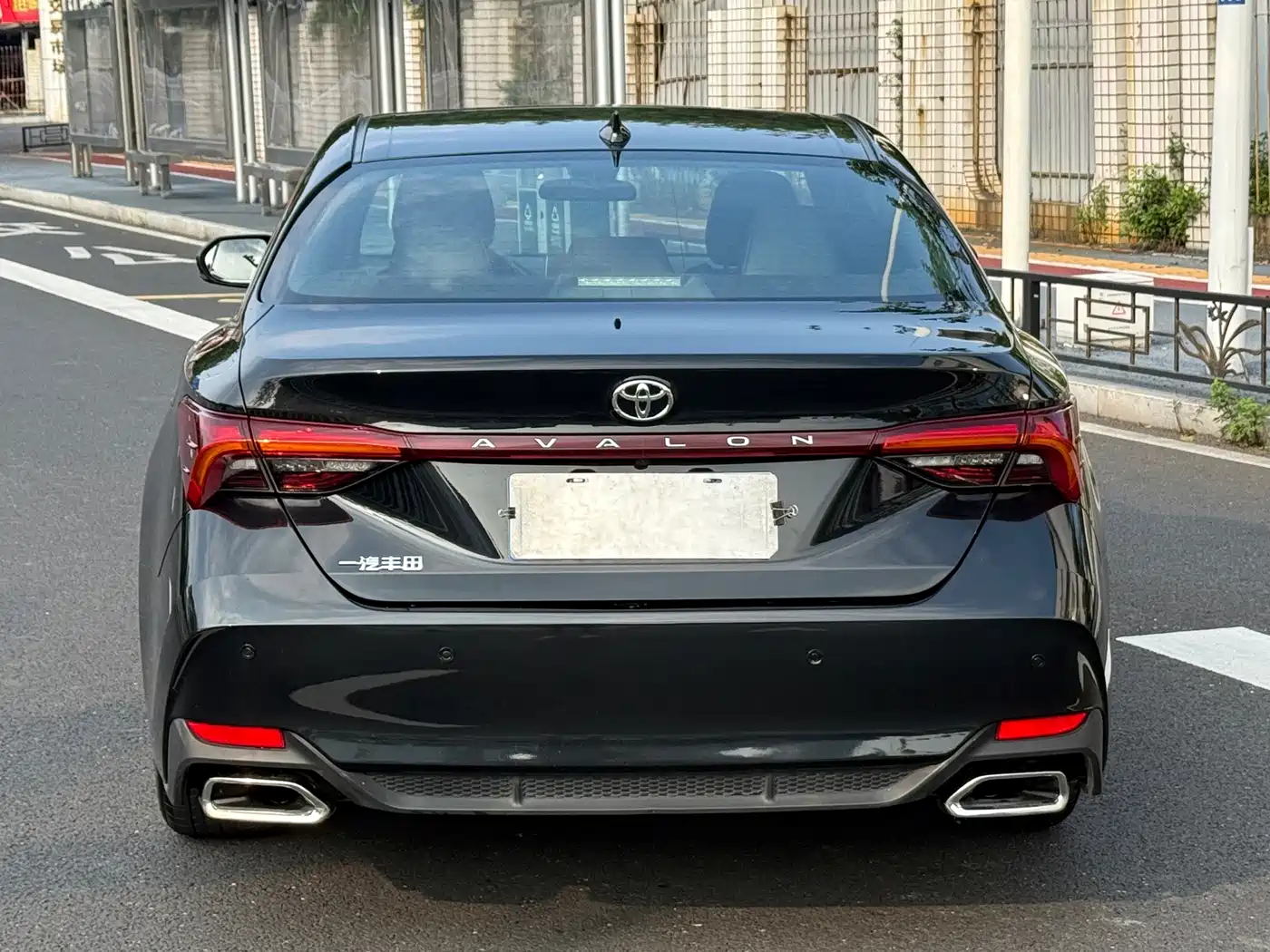 Photo 4 - Toyota Avalon