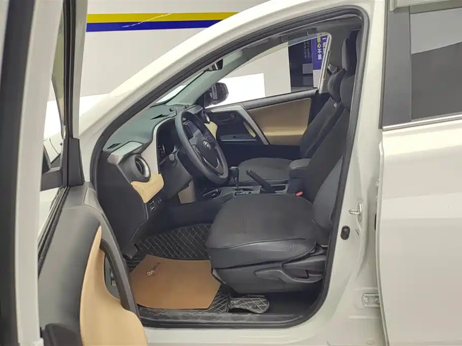 Toyota RAV4 Rongfang 2019 2.0L CVT 2WD Trend X Limited Edition China V фото 9