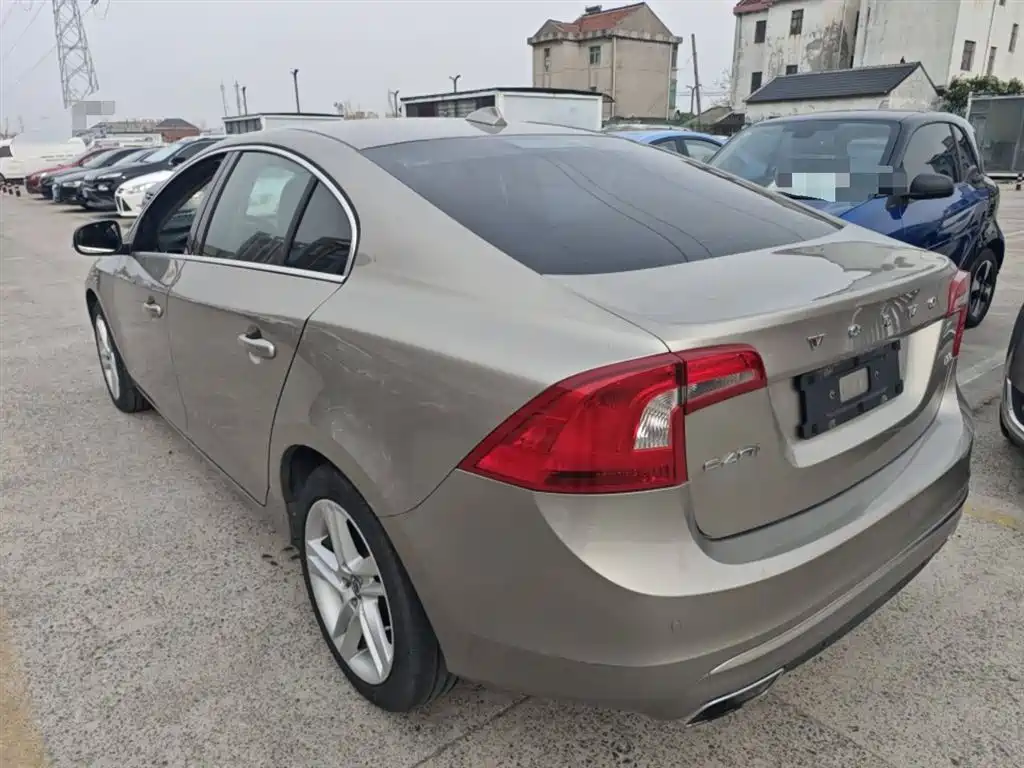 Фото 5 - Volvo S60