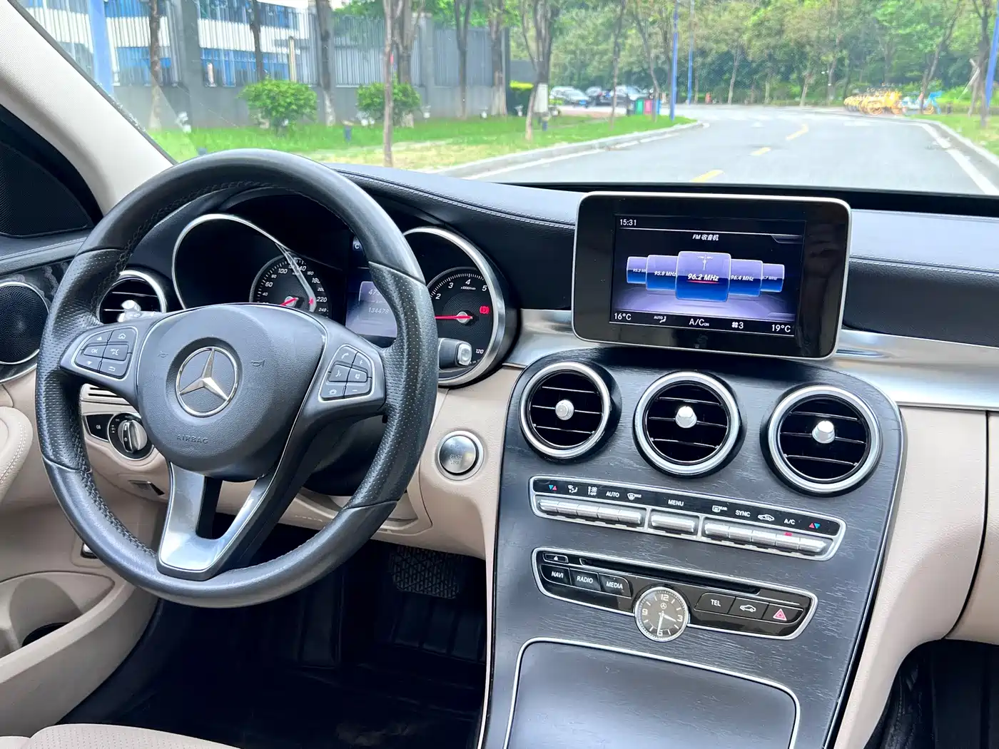 Photo 18 - Mercedes-Benz C-Class