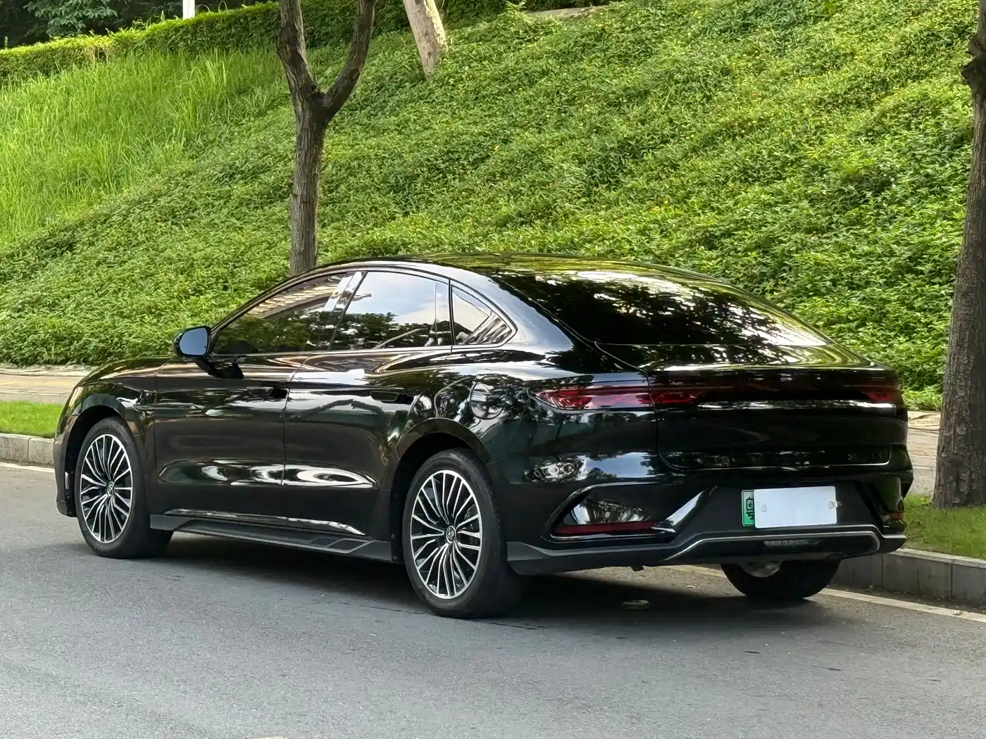 BYD Han 2022 DM-i 121KM Prestige фото 4