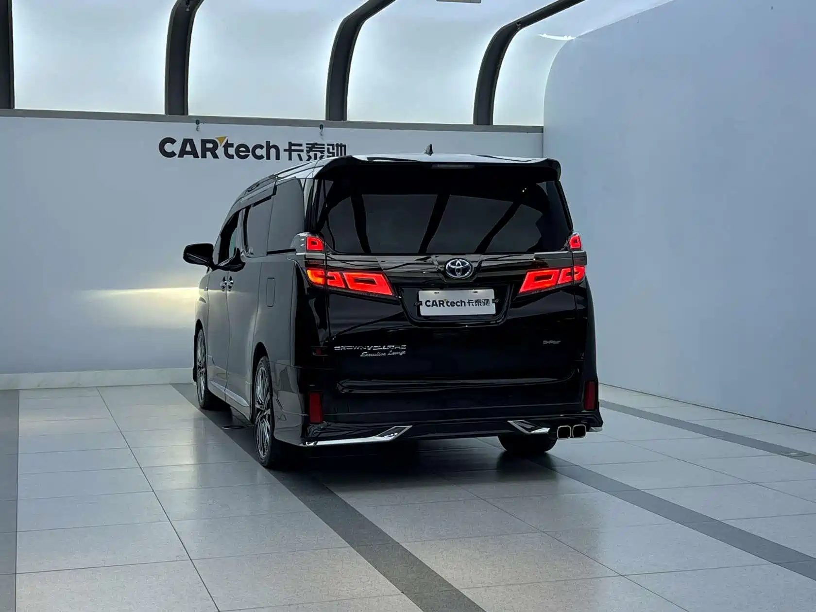 Фото 5 - Toyota Vellfire