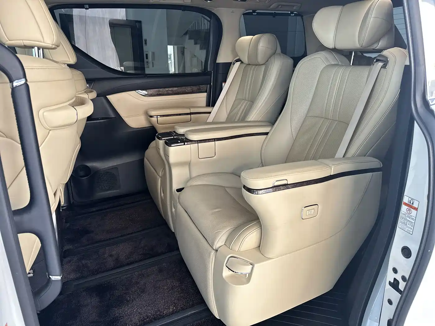 Toyota Alphard 2018 Facelift 3.5L Premium Edition фото 17