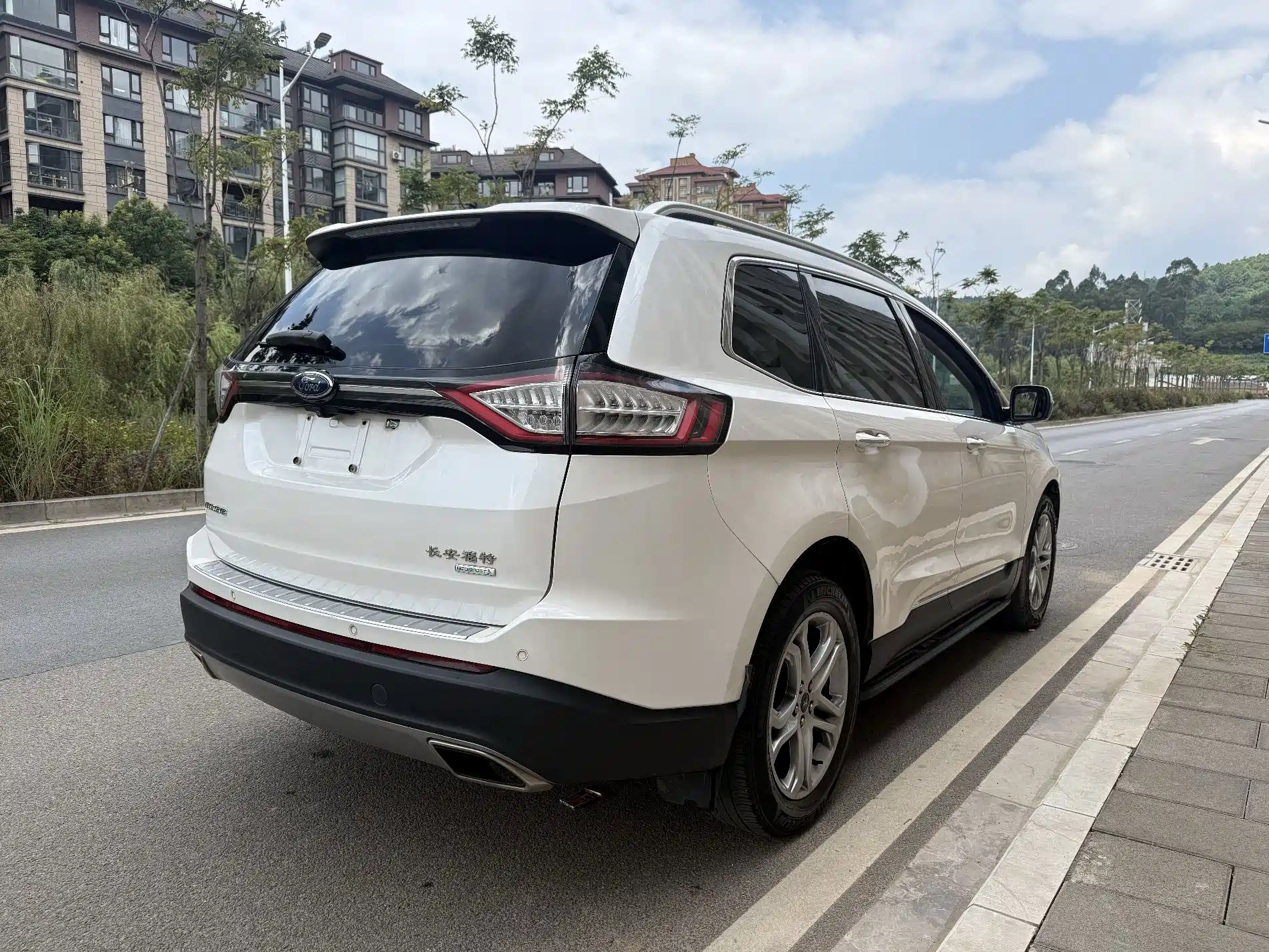 Фото 11 - Ford Edge