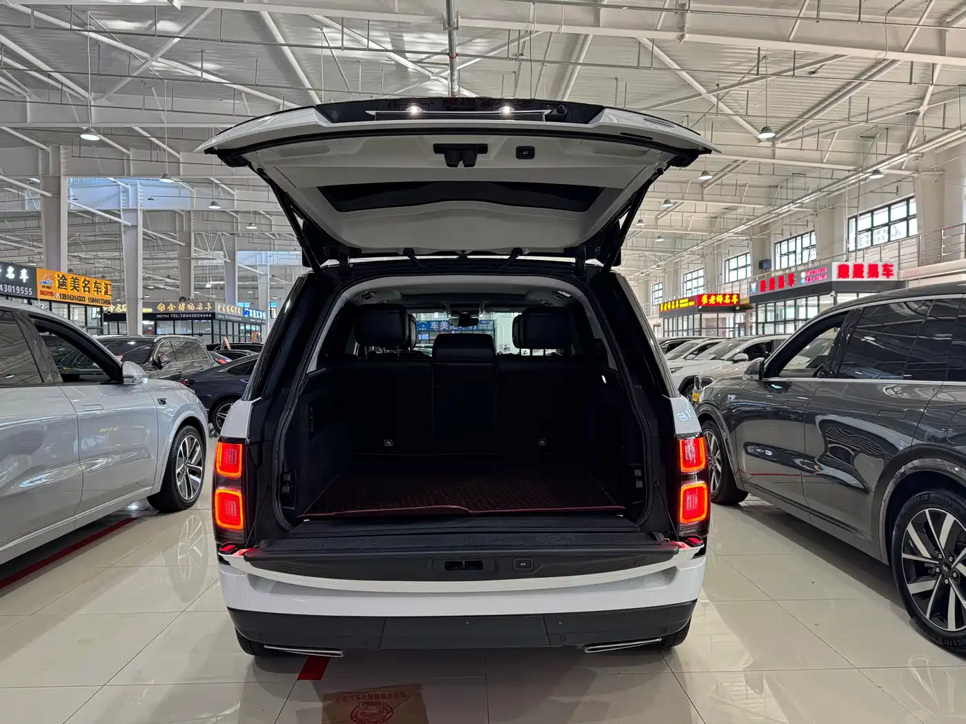 Land Rover Range Rover 2021 3.0 L6 Golden Age Edition фото 11