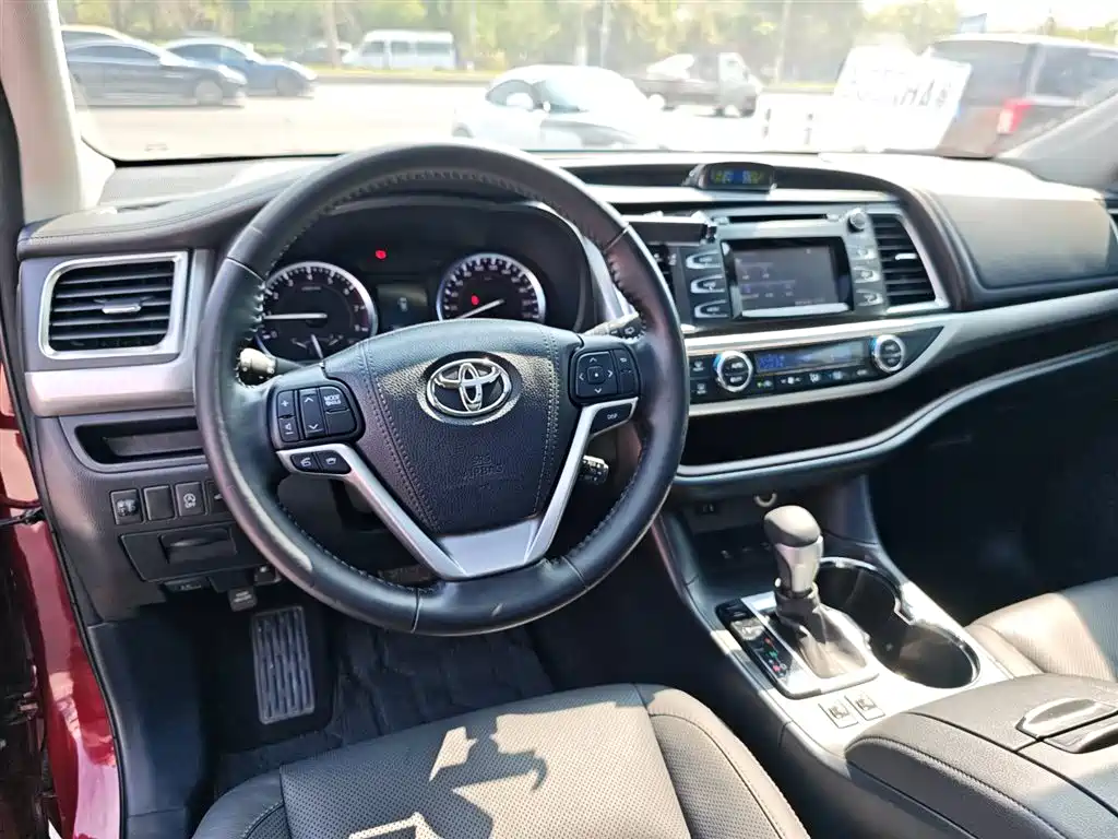 TOYOTA HIGHLANDER
