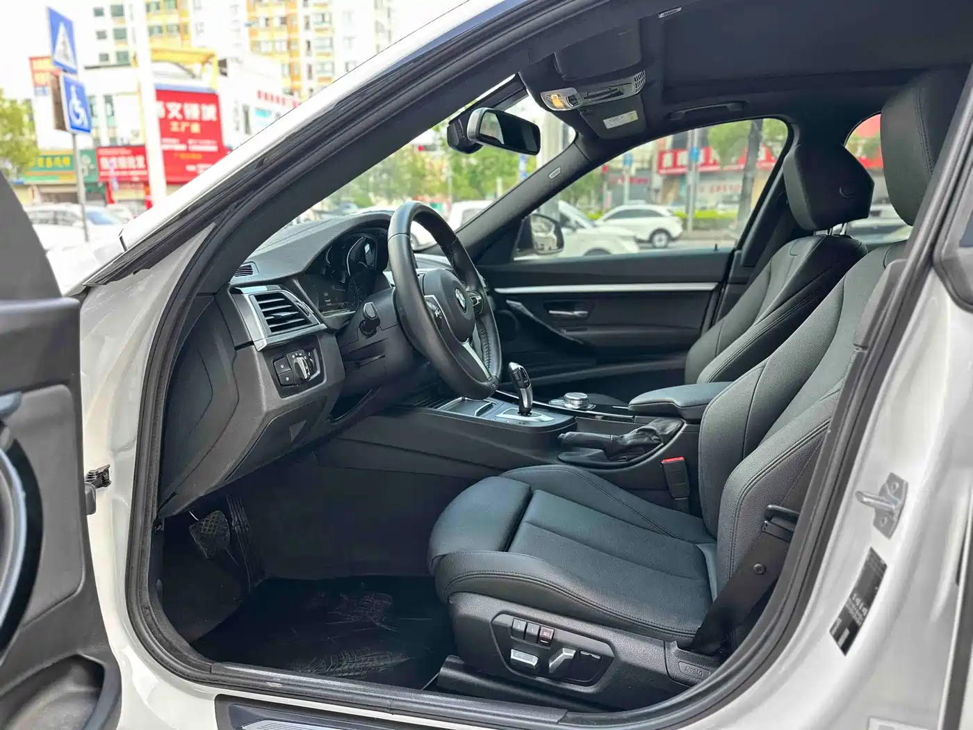 BMW 3 Series GT 2019 320i M Sport Package фото 12