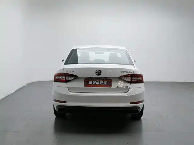 Škoda Octavia 2019 1.5L Manual Comfort Edition — фото 4