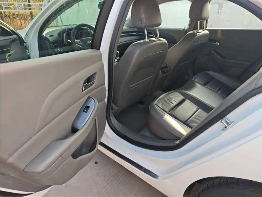 Chevrolet Malibu 2014 2.4L Automatic Luxury фото 5