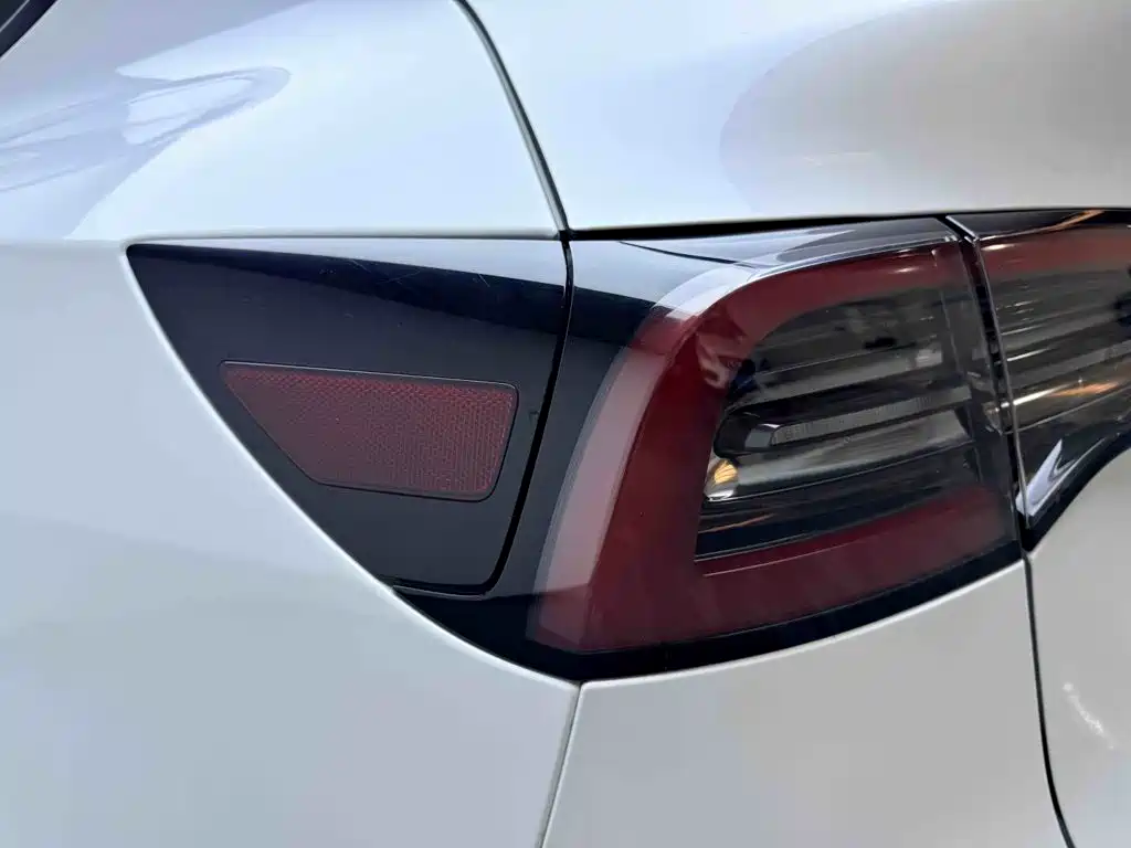 Фото 8 - Tesla Model Y