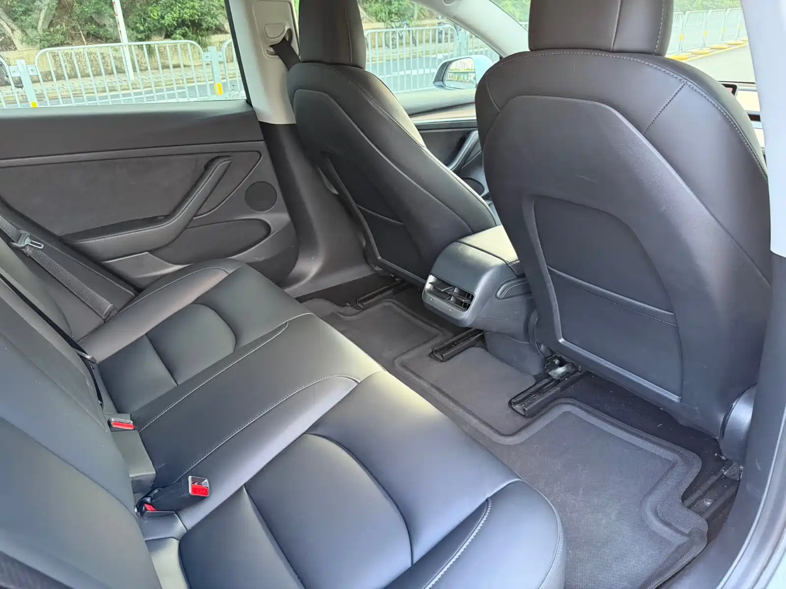 Photo 15 - Tesla Model 3