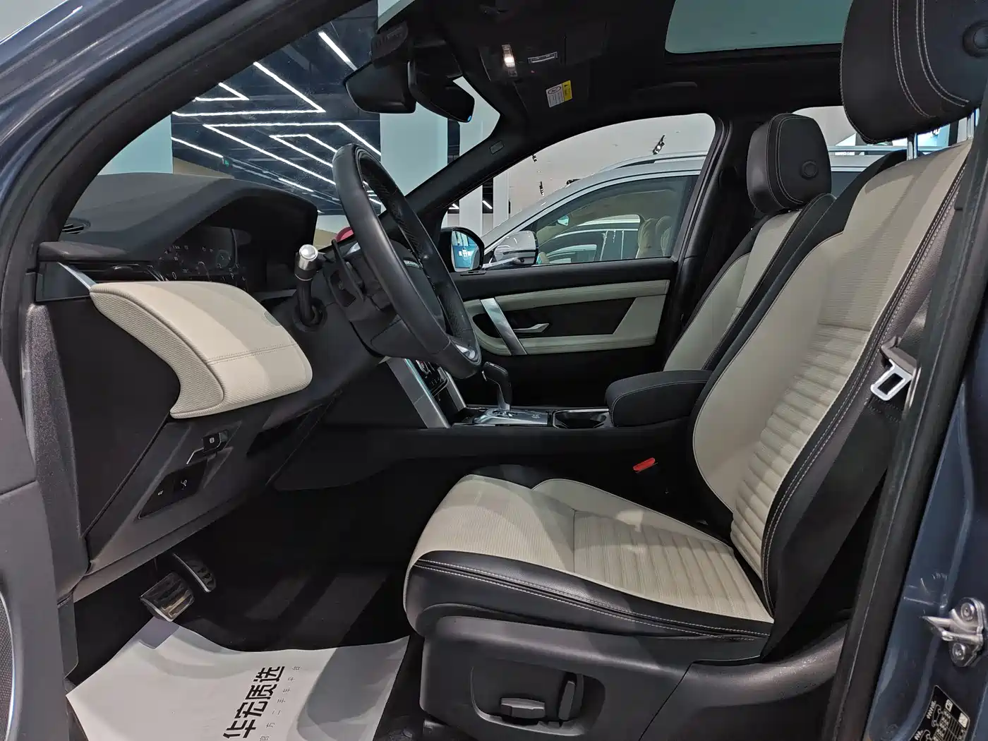 Land Rover Discovery Sport 2022 Model 249PS R-Dynamic S Performance Edition 5-Seater фото 7