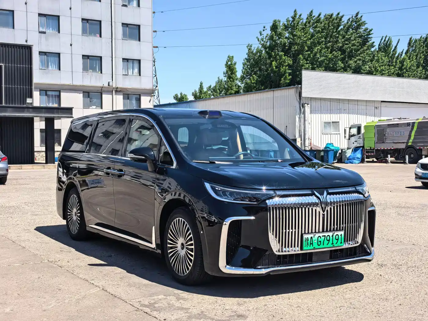 Voyah Auto Voyah Dreamer 2025 Model PHEV 4WD Premium QianKun Edition фото 3