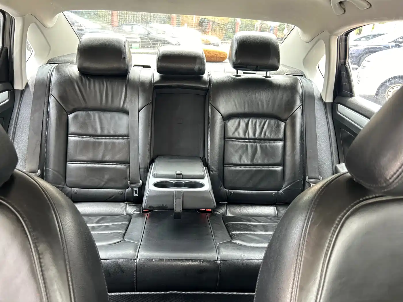 Volkswagen Passat 2014 1.8TSI DSG Luxury Edition фото 32