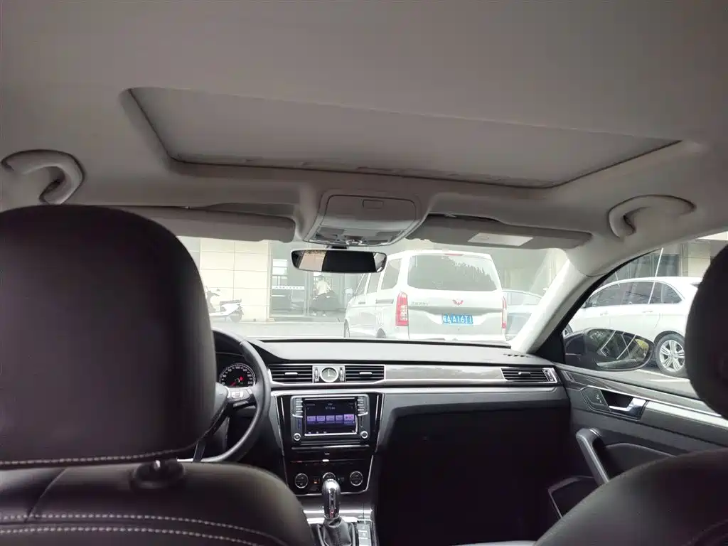 Volkswagen Passat 2016 330TSI DSG Executive Edition фото 14