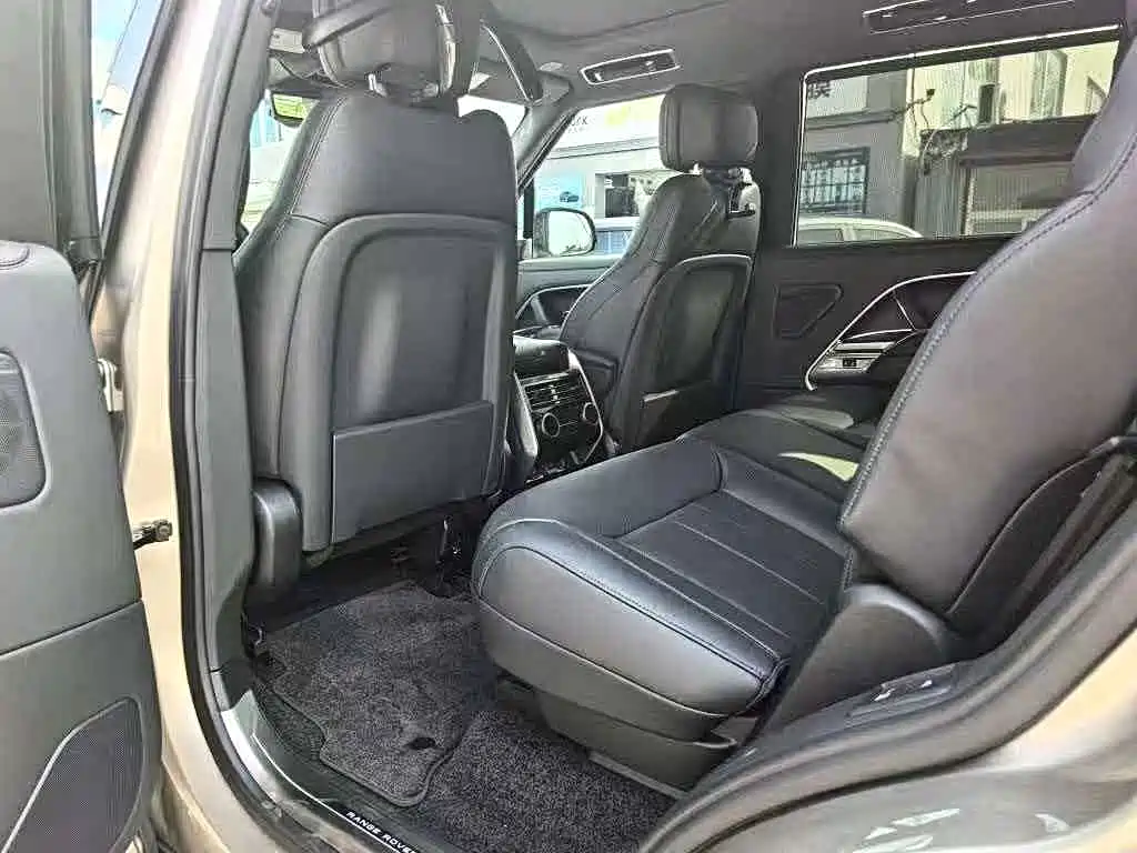 Land Rover Range Rover 2026 2026 Model 3.0 L6 400PS SE Long Wheelbase Version 7-Seater