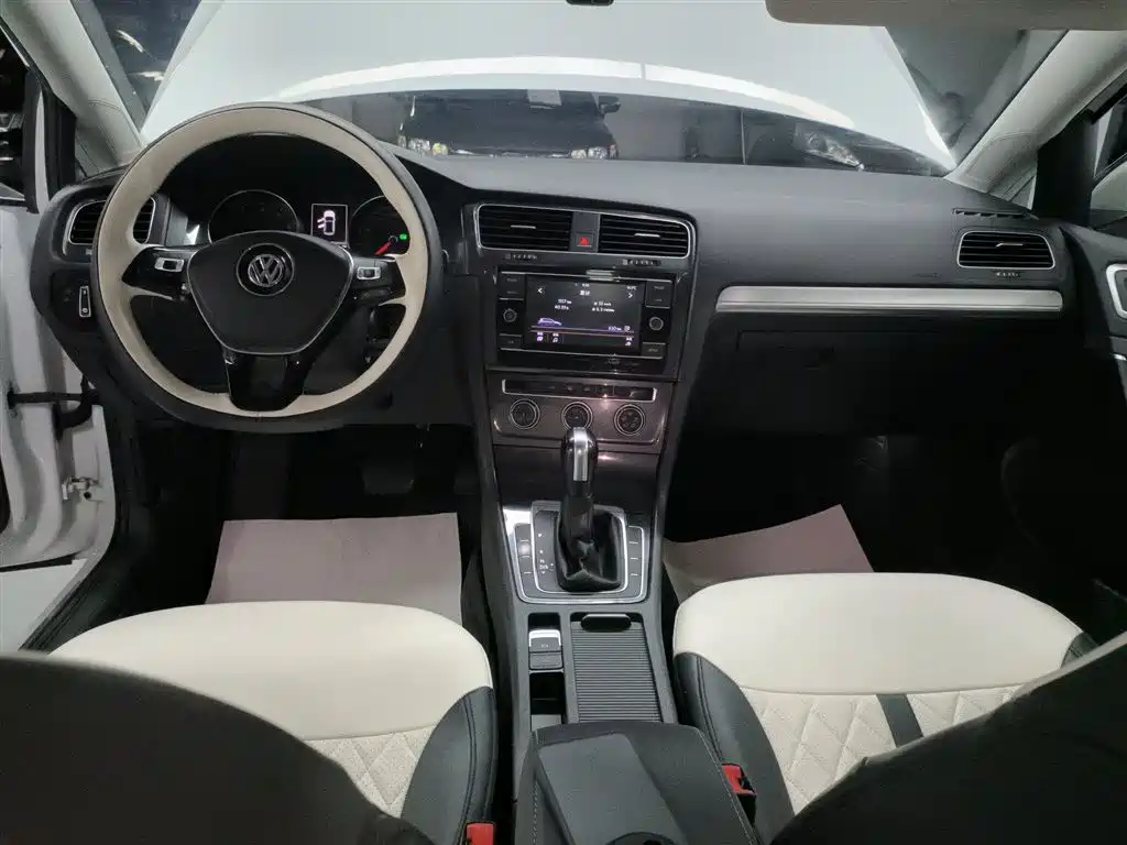 Volkswagen Golf 2018 230TSI Automatic Comfort фото 14