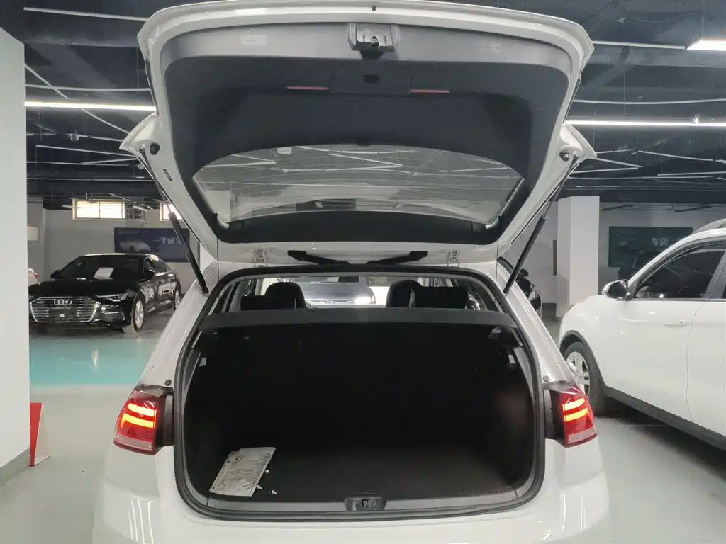 Volkswagen Golf 2018 230TSI Automatic Comfort фото 19
