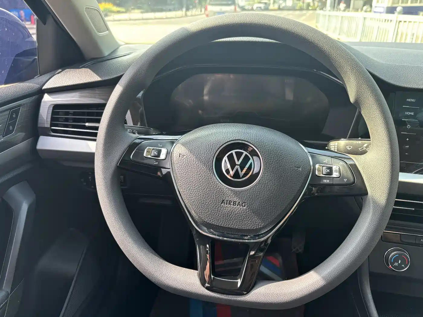Volkswagen Lavida 2022 1.5L Auto Comfort Edition фото 14
