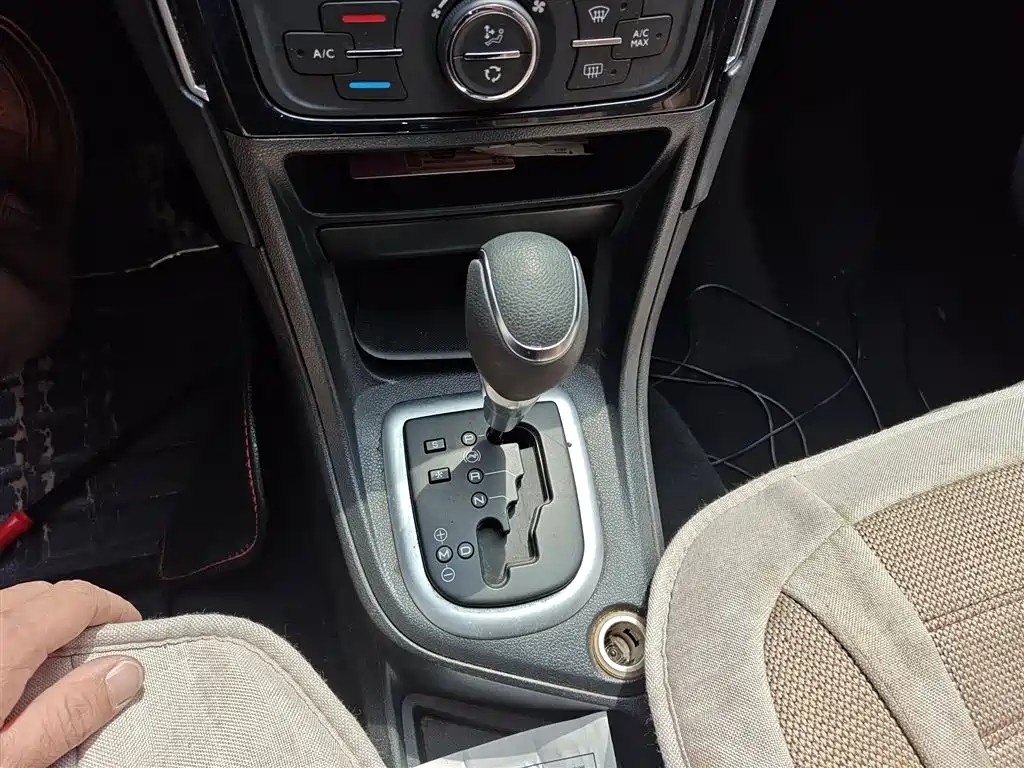Peugeot 308 2014 Model Joy Edition Classic 1.6L Automatic Superior Style фото 7