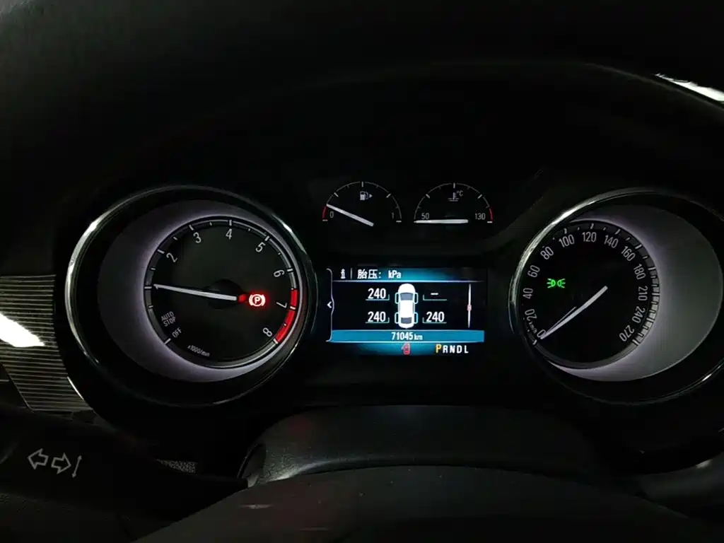 Buick Verano 2015 Sedan 20T Dual-clutch Leading фото 12