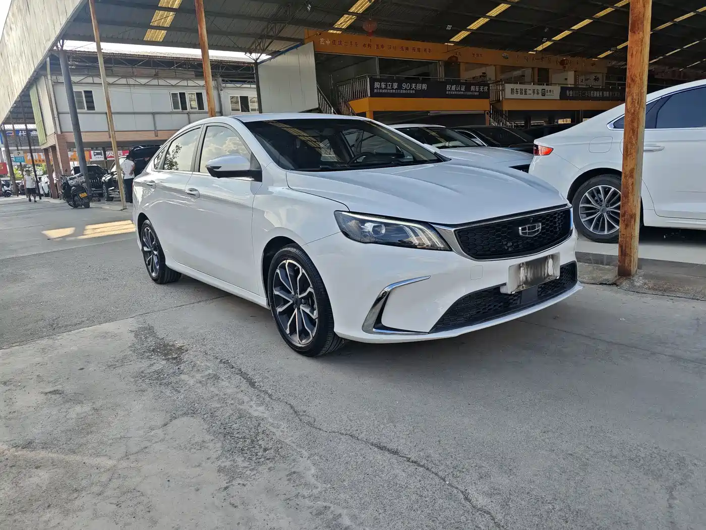 Фото 2 - Geely Binrui