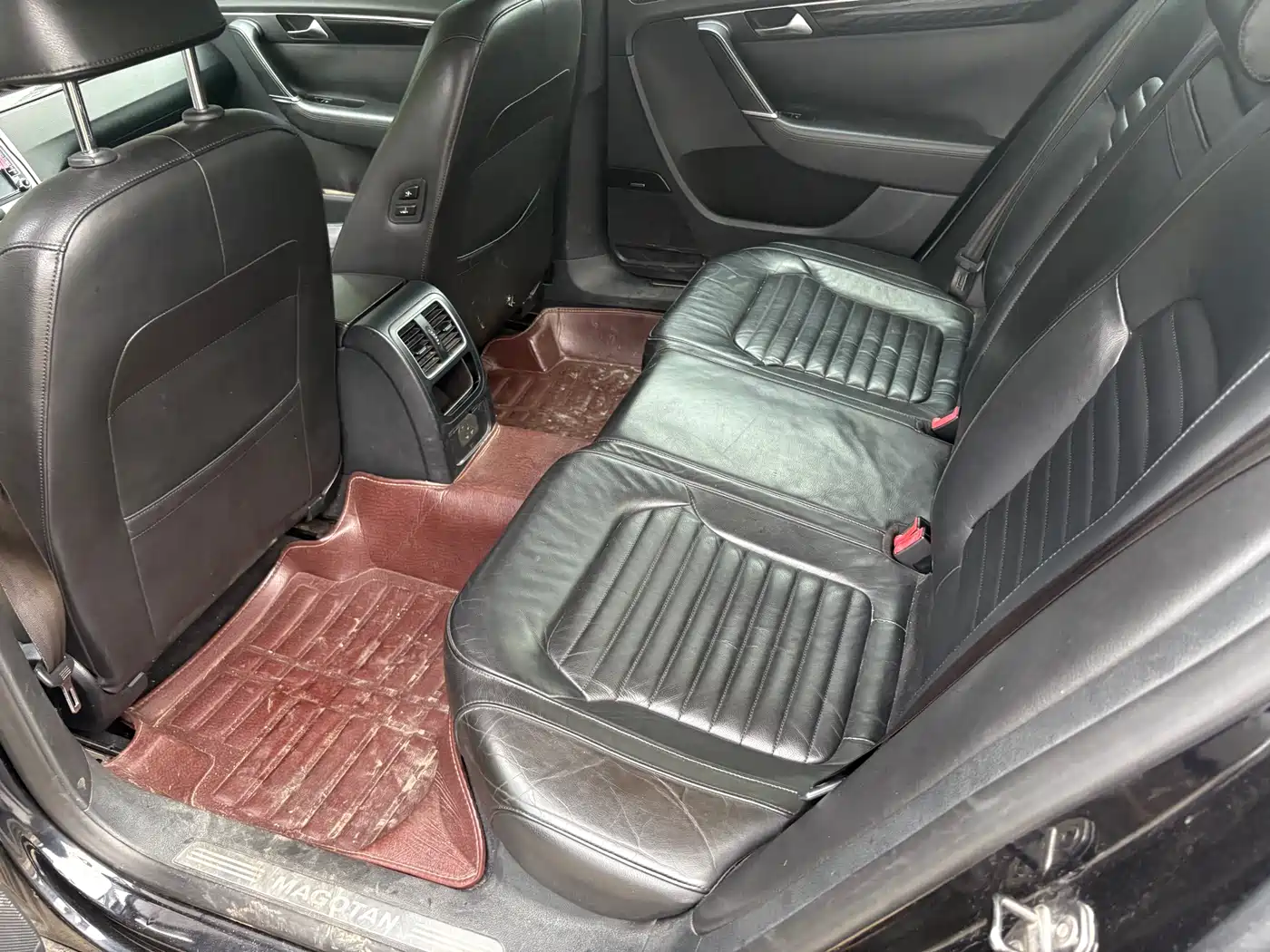 Volkswagen Magotan 2012 Facelift 2.0TSI Luxury фото 9