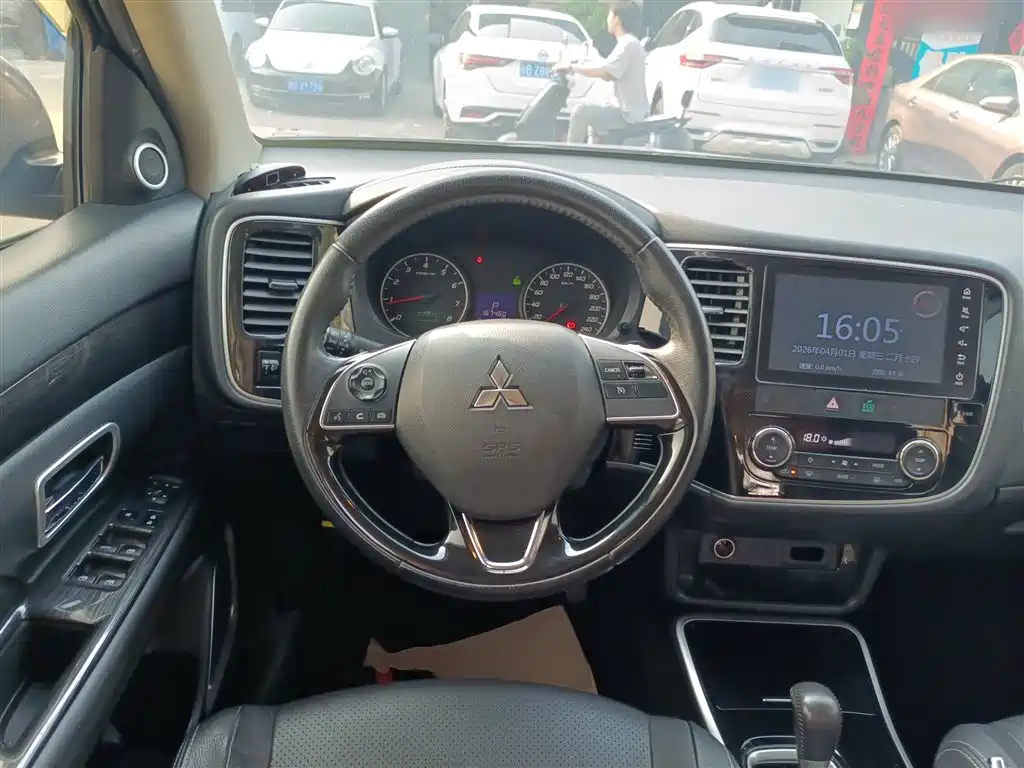 MITSUBISHI OUTLANDER