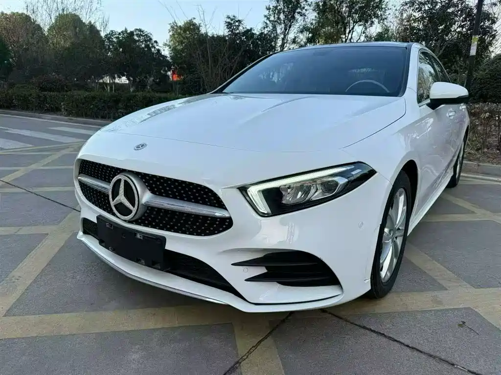 Mercedes-Benz A-Class 2021 A 200 L Sport Sedan Fashion Edition фото 2