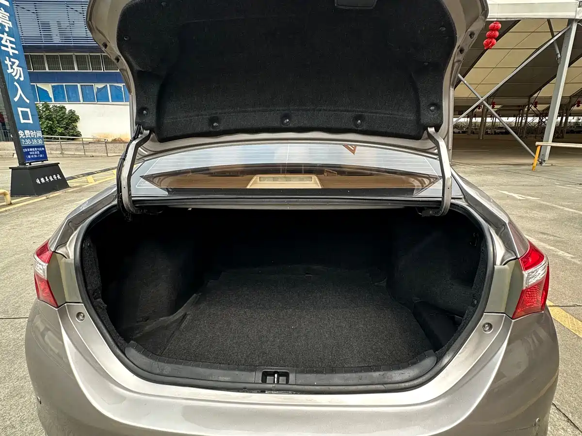 Toyota Corolla 2014 1.6L CVT GL фото 14